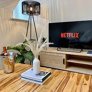  Apartment Luxury Scandi Inspired 1 Bed Town Centre