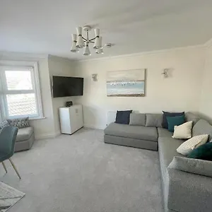  Apartment Exquisite Apartment, Stone Throw From The