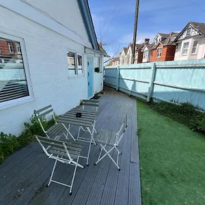 Holiday home Seaside Retreat: 3br Near Beach