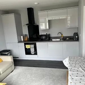  Apartment New One Bed 1st Floor Flat Close To The