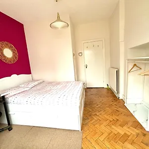  Homestay Winton House