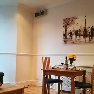 https://bright-and-airy-1-bedroom-ground-floor-apartment.cardiffhotelswales.com